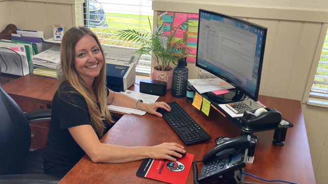 Kelly Rechlicz at desk